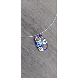 Pendentif femme en verre fusing millefiori coloris bleu foncé, bijoux artisanaux vendée.