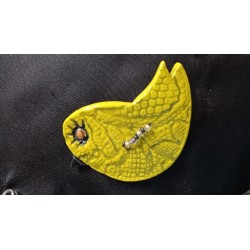 Broche oiseau jaune en faïence artisanale sur acier inoxydable made in france vendée