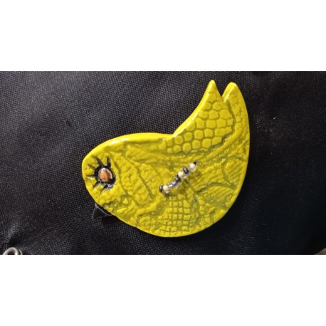 Broche oiseau jaune en faïence artisanale sur acier inoxydable made in france vendée